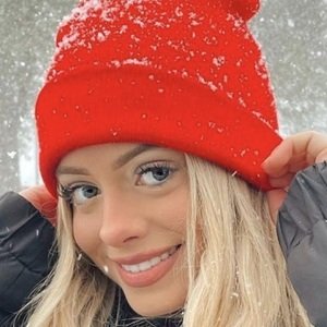 Elle Williamson, 23 (TikTok Star)