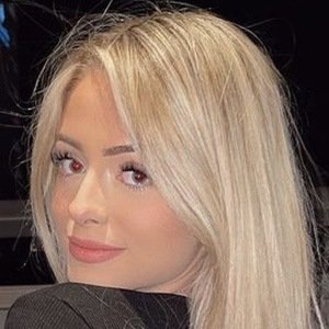 Elle Williamson, 23 (TikTok Star)