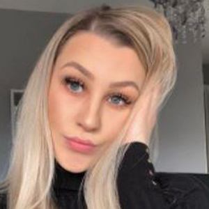 Ellesse Hewitt, 26 (YouTube Star)