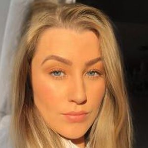 Ellesse Hewitt, 26 (YouTube Star)