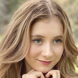 Elliana Walmsley, 18 (Dancer)