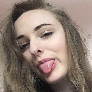 Ellie Briffitt, 24 (欢乐之星)