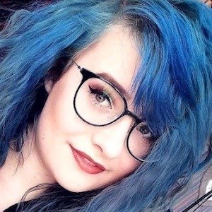 Ellie James, 30 (YouTube明星)