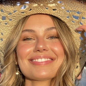 Ellie Jamrozy, 28 (Modella)