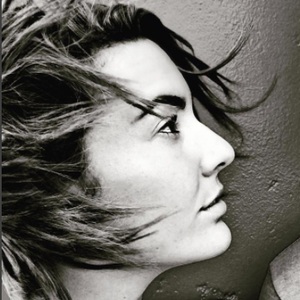 Ellie Lawrence, 36 (Pop Singer)