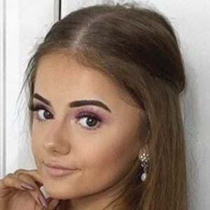 Ellie Louise, 24 (YouTube Star)