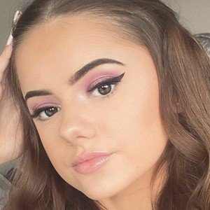 Ellie Louise, 24 (YouTube-ster)