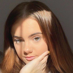 Ellie Louise, 24 (YouTube-ster)