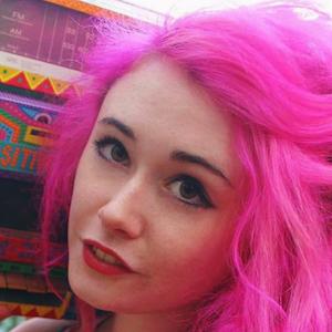 Ellie Paisley, 30 (Painter)