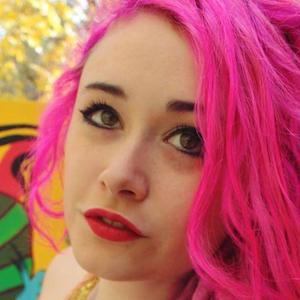 Ellie Paisley, 32 (画家)