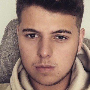 Elliot Giles image 8