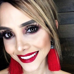 Ely Cole, 37 (化妆师)