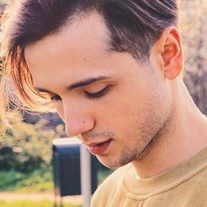 Elyar Fox, 28 (Pop Singer)