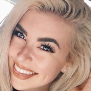 Em Greenwood, 26 (YouNow Star)