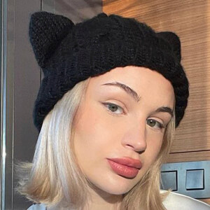 Ema Lacova, 24 (Instagram明星)