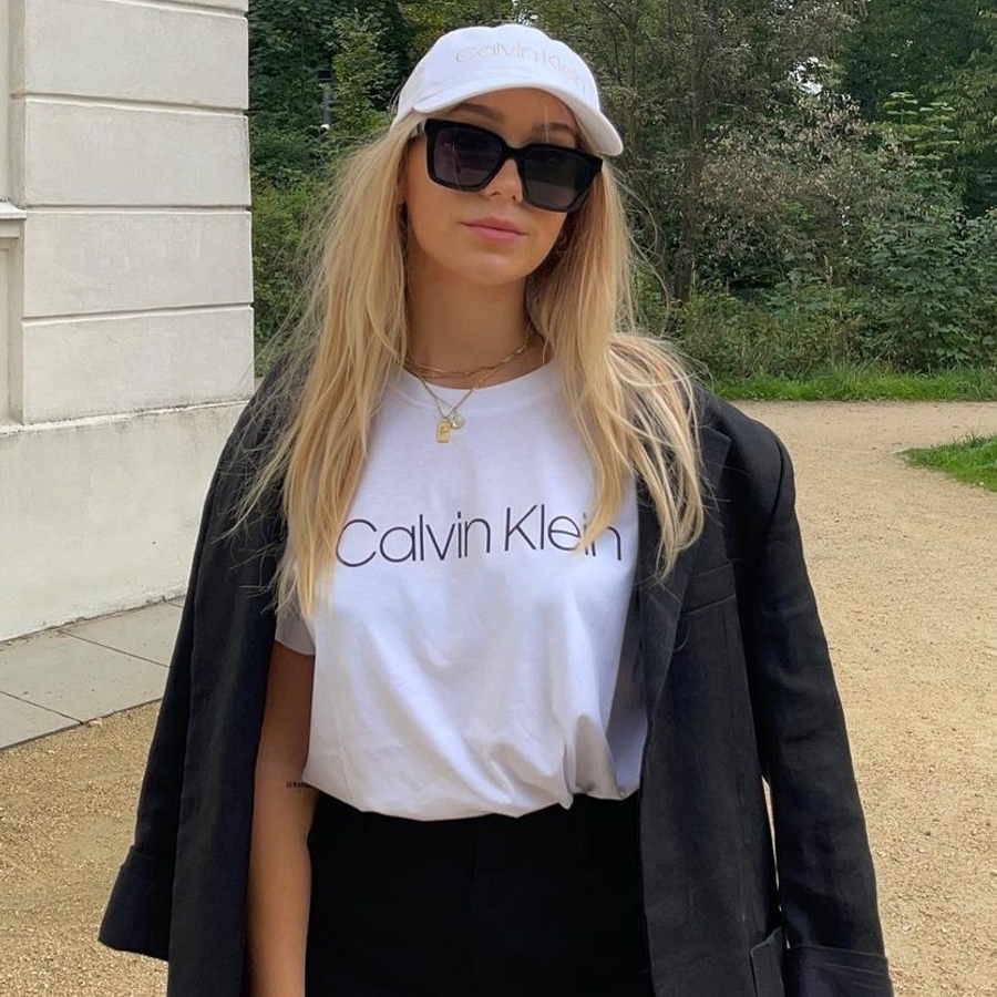 Ema Louise (YouTube Star) Alter, Geburtstag, Bio, Fakten, Familie, Vermögen, Größe & mehr