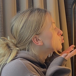 Emelia Sleep, 22 (TikTok明星)