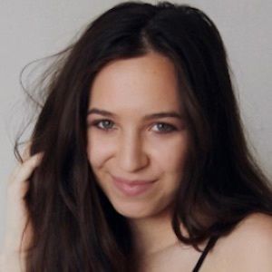 Emelyne Behr, 31 (YouTube Star)