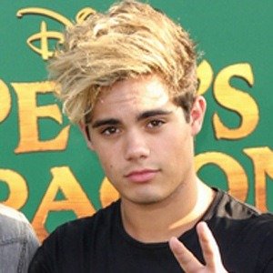 Celebrities born on December 28