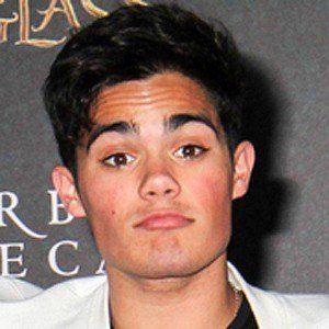 Emery Kelly, 27 (Cantante Pop)