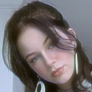 Emi Lahrssen, 24 (TikTok明星)