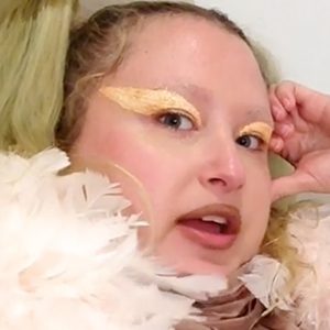 Emilia Fart, 35 (YouTube明星)