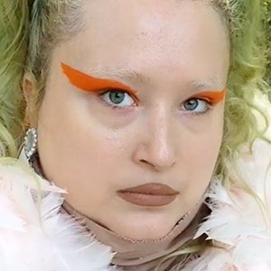 Emilia Fart, 35 (YouTube明星)