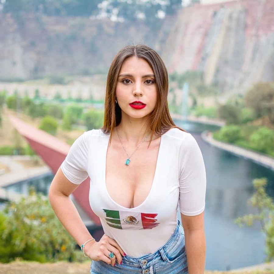 Emilia Vizcarra, 29 (Instagram Star)