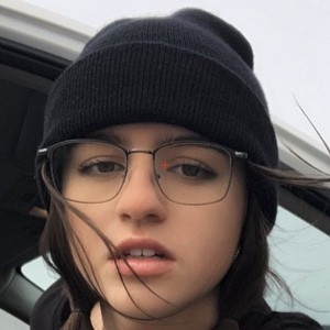 Emilie Pires, 24 (Dancer)