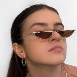 Emilie Pires, 24 (舞蹈家)