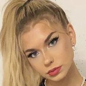 Emily Buchwald, 23 (Estrella de Instagram)