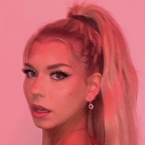 Emily Buchwald, 23 (Instagram Star)