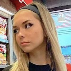 Emily Buchwald, 23 (Instagram Star)