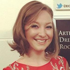 Emily Burnett, 32 (Cantante d'opera)