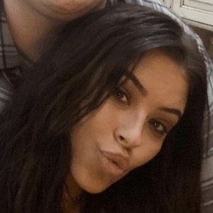 Emily Campos, 25 (Estrella de TikTok)