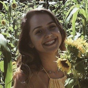 Emily Davis, 23 (TikTok明星)