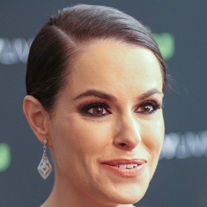 Emily Hampshire, 44 (电影女演员)