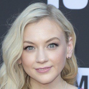 Emily Kinney, 40 (电视女演员)