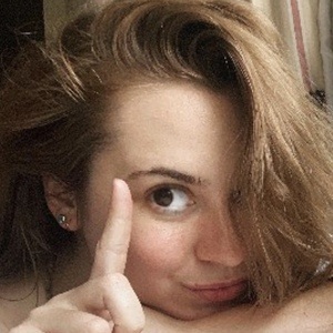 Emily Laing, 32 (電視女演員)