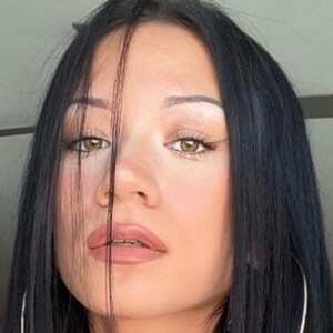 Emily Lou, 26 (TikTok明星)