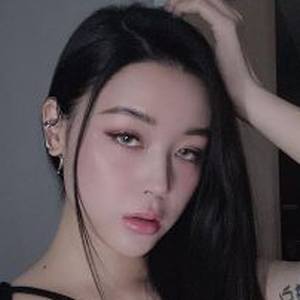 Emily Mei, 31 (Instagram Star)