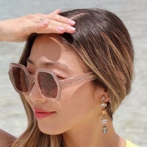 Emily Men, 37 (Blogger)