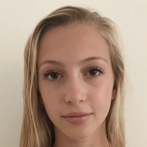 Emily Roman, 22 (Танцовщик)