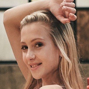 Emily Roman, 22 (Ballerino)