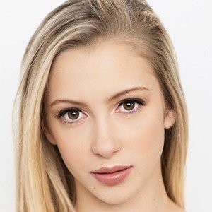 Emily Roman, 22 (舞蹈家)