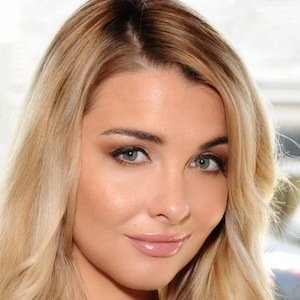Emily Sears image 4