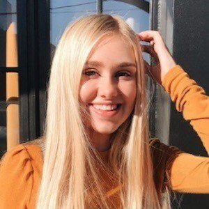 Emily Skinner, 22 (电视女演员)
