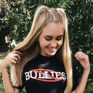 Emily Skinner, 21 (TV Actress)