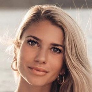 Emily Tanner, 30 (Instagram Star)