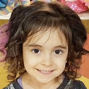 Emily Tube, 12 (YouTube明星)